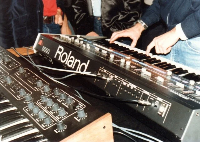 Visual published with the cited source for this record: A 1983 protocol let rival instrument makers speak one language
